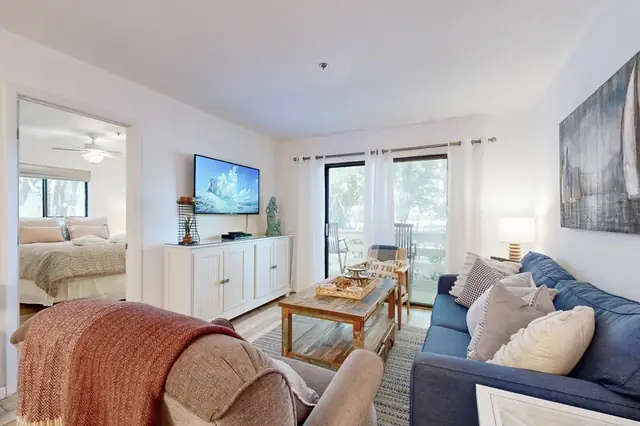 Living room at Fiddler’s Cove 4B